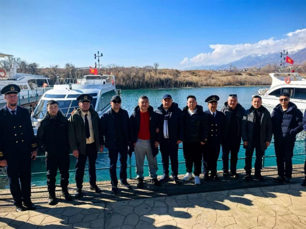 Syarikat Menguatkan Hubungan Dengan Kyrgyzstan: Jualan Kapal yang Berjaya dan Ikut Lawatan