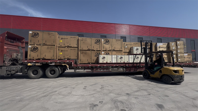 Dua trak enjin merkuri yang diimport telah tiba di Lawada® Company!