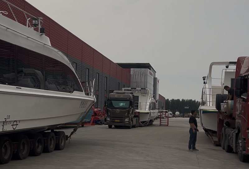 Lawada® Dihantar Kapal Penumpang Darat: Satu 21.8m Kapal Penumpang Monohull & Dua Kapal Penumpang Monohull 17.8m