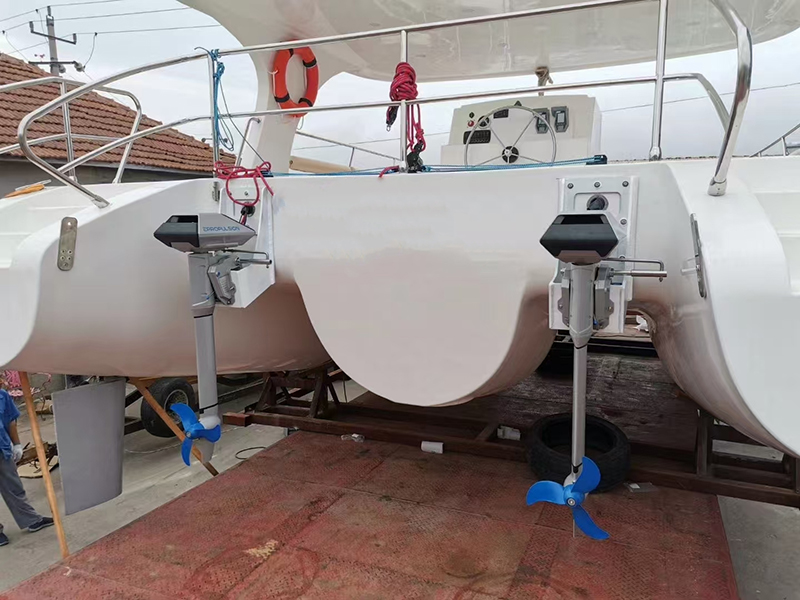 Lawada® 10.28m Sailing Catamaran dengan Motor Elektrik: Sempurna Mengintegrasikan Kemampanan dan Keberkesanan Kos